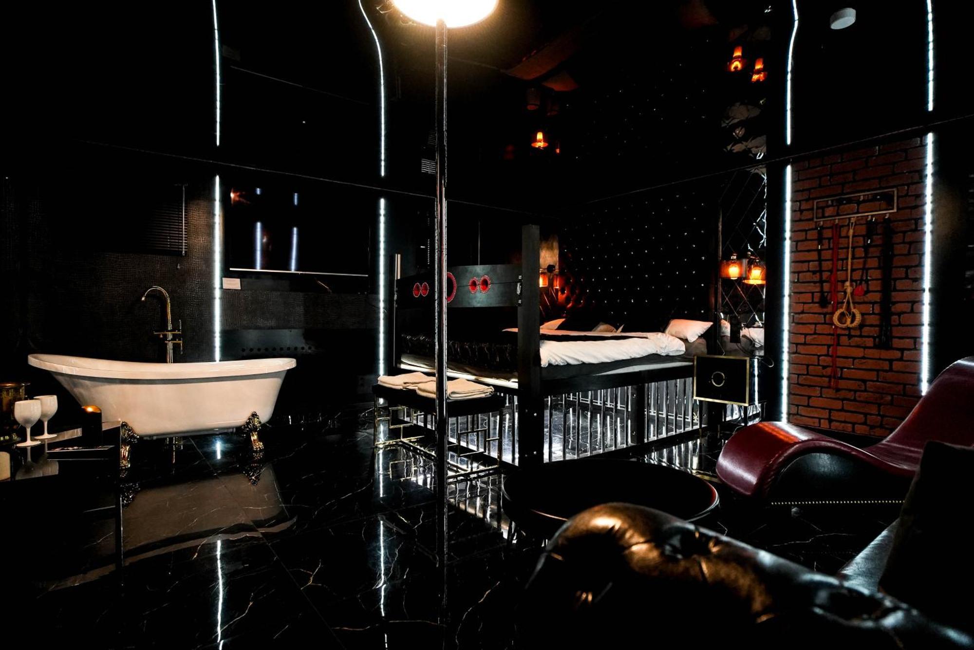 Grey Secret Champagne Apartment